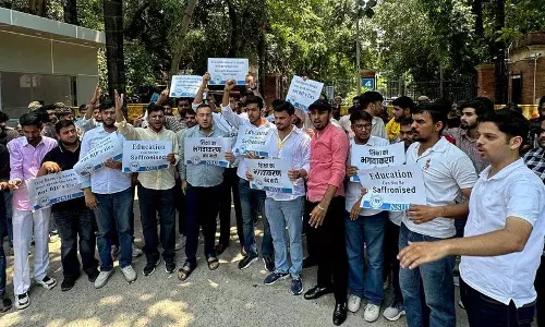 NSUI ने Delhi विश्वविद्यालय में नए एनसीईआरटी मॉड्यूल का विरोध किया NSUI ने Delhi विश्वविद्यालय में नए एनसीईआरटी मॉड्यूल का विरोध किया