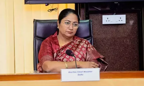 दिल्ली की मुख्यमंत्री रेखा गुप्ता पर हमला, मचा हड़कंप