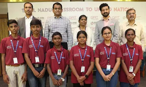 Tamil Nadu : संयुक्त राष्ट्र सम्मेलन में भाग लेने वाले सरकारी स्कूल के छात्रों को रवाना करते हुए Tamil Nadu : संयुक्त राष्ट्र सम्मेलन में भाग लेने वाले सरकारी स्कूल के छात्रों को रवाना करते हुए