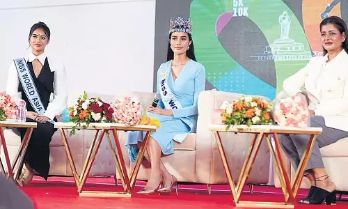 Miss World 2025 ओपल सुचाता चुआंगश्री ने आंध्र प्रदेश के एक गांव में स्तन कैंसर जांच केंद्र का शुभारंभ किया Miss World 2025 ओपल सुचाता चुआंगश्री ने आंध्र प्रदेश के एक गांव में स्तन कैंसर जांच केंद्र का शुभारंभ किया