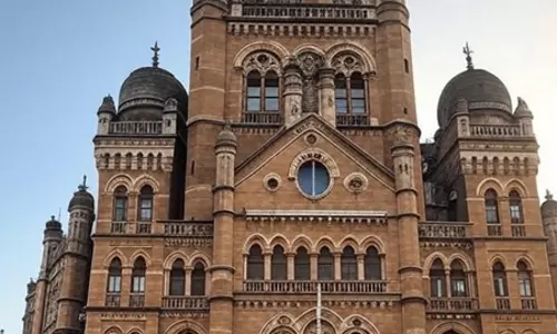 मुंबई में भारी बारिश के बीच जनजीवन सामान्य, बीएमसी सतर्क, सहायता के लिए जारी हेल्पलाइन नंबर