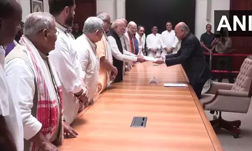 NDA के उपराष्ट्रपति उम्मीदवार सीपी राधाकृष्णन का नामांकन दाखिल, पीएम मोदी भी रहे मौजूद NDA के उपराष्ट्रपति उम्मीदवार सीपी राधाकृष्णन का नामांकन दाखिल, पीएम मोदी भी रहे मौजूद