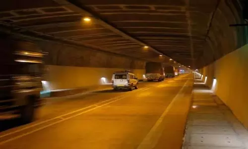 Mumbai : मरीन ड्राइव निवासियों ने ऑरेंज गेट सुरंग परियोजना पर परामर्श की कमी की आलोचना की Mumbai : मरीन ड्राइव निवासियों ने ऑरेंज गेट सुरंग परियोजना पर परामर्श की कमी की आलोचना की