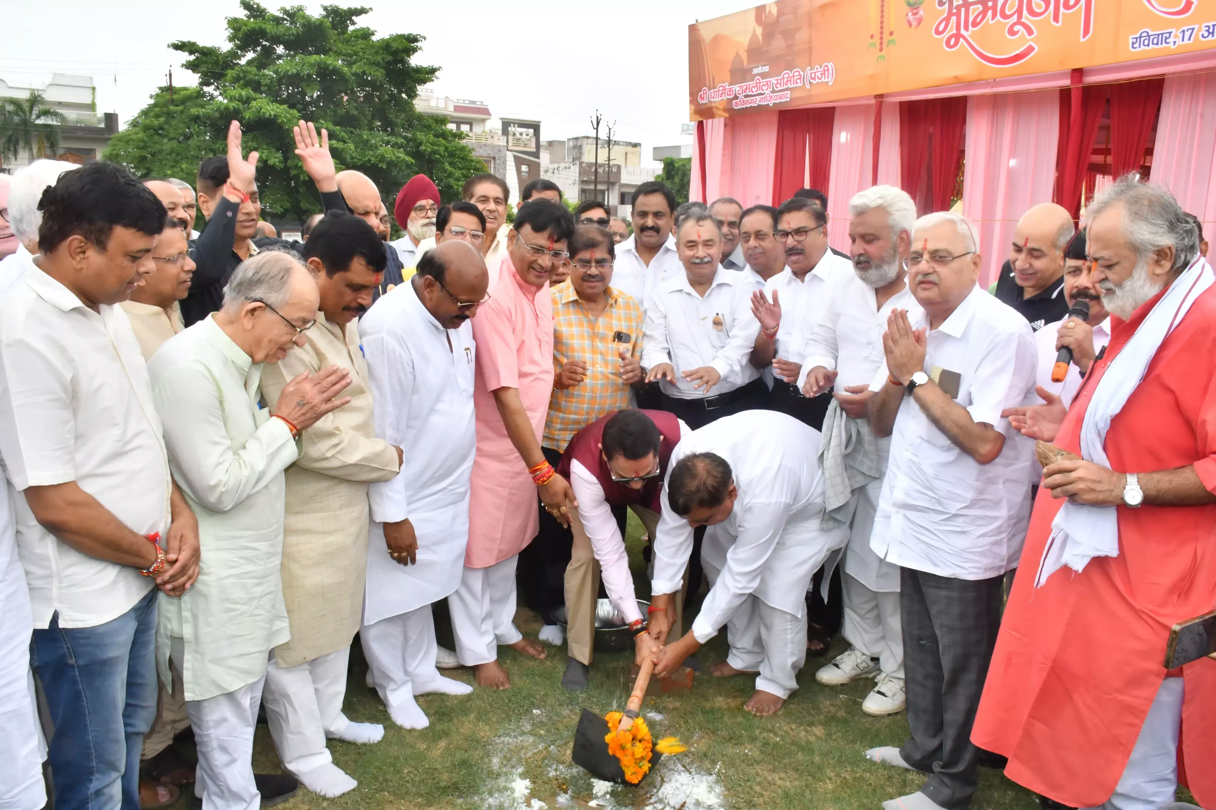 Ghaziabad: भूमि पूजन के साथ रामलीला महोत्सव का श्रीगणेश, भक्तों में उत्साह Ghaziabad: भूमि पूजन के साथ रामलीला महोत्सव का श्रीगणेश, भक्तों में उत्साह