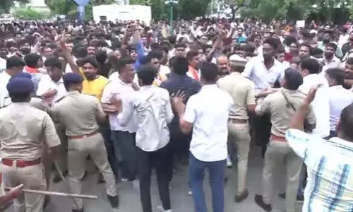 छात्र की हत्या, भड़का अभिभावकों का गुस्सा, स्कूल में जमकर तोड़फोड़