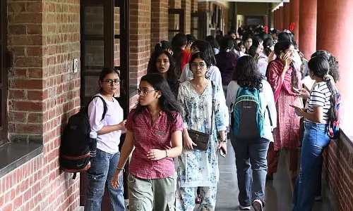 दिल्ली यूनिवर्सिटी के छात्रों ने पहली बार वोटिंग के लिए रिपोर्ट कार्ड जारी किया