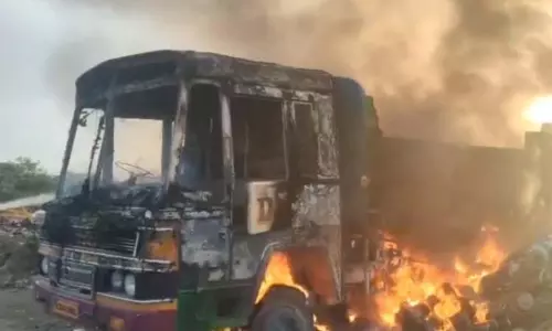 Tambaram में रासायनिक कचरा फेंककर आग लगा दी गई, लॉरी जलकर खाक