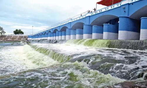 Mettur जलाशय अपनी पूरी क्षमता तक पहुँच गया, डिस्चार्ज बढ़कर 90,000 क्यूसेक हो गया Mettur जलाशय अपनी पूरी क्षमता तक पहुँच गया, डिस्चार्ज बढ़कर 90,000 क्यूसेक हो गया