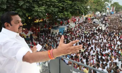 एडप्पाडी ने कहा कि BJP गठबंधन को लेकर हमें अल्पसंख्यक विरोधी बताने की कोशिश कामयाब नहीं होगी एडप्पाडी ने कहा कि BJP गठबंधन को लेकर हमें अल्पसंख्यक विरोधी बताने की कोशिश कामयाब नहीं होगी