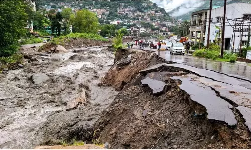 Shimla: बादल फटने से कुल्लू में जनजीवन प्रभावित, प्रशासन अलर्ट पर Shimla: बादल फटने से कुल्लू में जनजीवन प्रभावित, प्रशासन अलर्ट पर