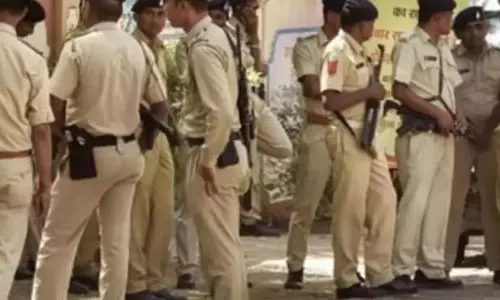पुलिस ने ऑनर किलिंग को खारिज किया, छात्रा की आत्महत्या की बात कही पुलिस ने ऑनर किलिंग को खारिज किया, छात्रा की आत्महत्या की बात कही