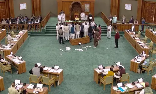 Gairsain: उत्तराखंड विधानसभा में दूसरे दिन भी विपक्ष-सरकार आमने-सामने