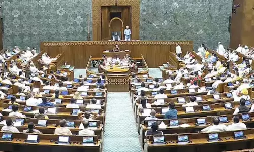 Online Gaming Bill: ऑनलाइन गेमिंग बिल अधिकारियों को तलाशी और गिरफ्तारी का देता है अधिकार Online Gaming Bill: ऑनलाइन गेमिंग बिल अधिकारियों को तलाशी और गिरफ्तारी का देता है अधिकार