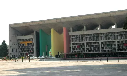 निलंबन मामलों में देरी के लिए हाईकोर्ट ने Haryana को फटकार लगाई निलंबन मामलों में देरी के लिए हाईकोर्ट ने Haryana को फटकार लगाई