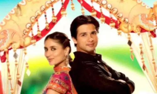 Kareena ने शाहिद के साथ रोमांस पर कहा, रोज़मर्रा के माहौल को संजोकर रखना पसंद Kareena ने शाहिद के साथ रोमांस पर कहा, रोज़मर्रा के माहौल को संजोकर रखना पसंद
