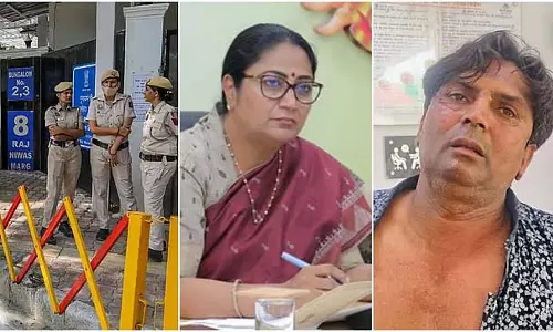 Delhi : जनसम्पर्क कार्यक्रम के दौरान सीएम रेखा गुप्ता पर हमला, व्यक्ति गिरफ्तार Delhi : जनसम्पर्क कार्यक्रम के दौरान सीएम रेखा गुप्ता पर हमला, व्यक्ति गिरफ्तार
