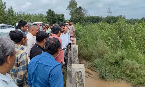 Yamunanagar डीसी ने वर्षा जल प्रभावित गांवों का निरीक्षण किया Yamunanagar डीसी ने वर्षा जल प्रभावित गांवों का निरीक्षण किया