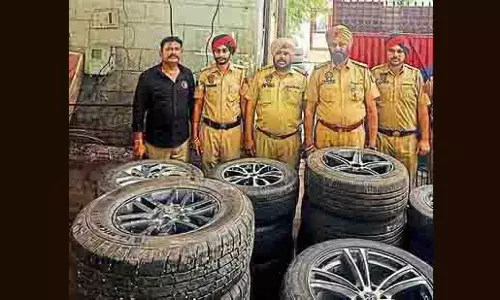 Ludhiana: टायर चोर गिरोह का भंडाफोड़, पांच गिरफ्तार Ludhiana: टायर चोर गिरोह का भंडाफोड़, पांच गिरफ्तार