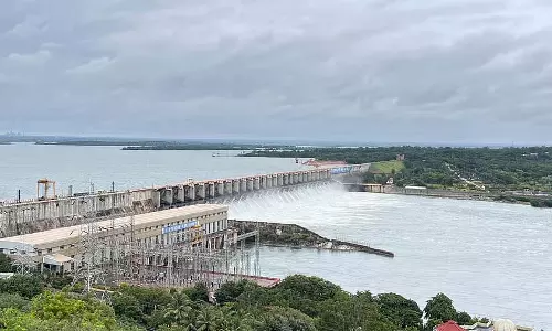 Almatti : 2 लाख क्यूसेक पानी छोड़ा गया Almatti : 2 लाख क्यूसेक पानी छोड़ा गया