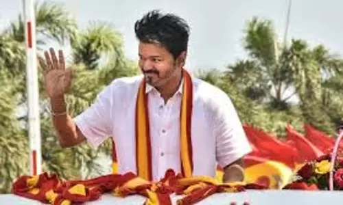 विजय टीवीके के राज्य सम्मेलन के लिए मदुरै पहुंचे विजय टीवीके के राज्य सम्मेलन के लिए मदुरै पहुंचे