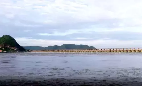 Andhra : प्रकाशम बैराज पर पहली खतरे की चेतावनी जारी