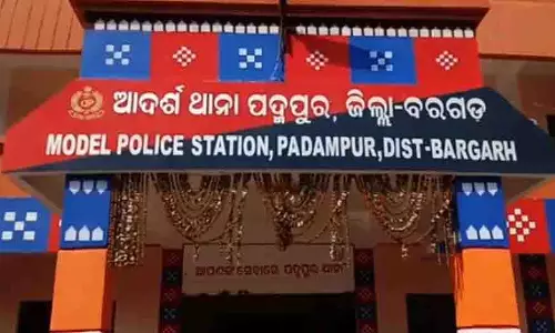 Odisha: बारगढ़ में बैंक मैनेजर पर उत्पीड़न का आरोप, गिरफ्तारी हुई Odisha: बारगढ़ में बैंक मैनेजर पर उत्पीड़न का आरोप, गिरफ्तारी हुई