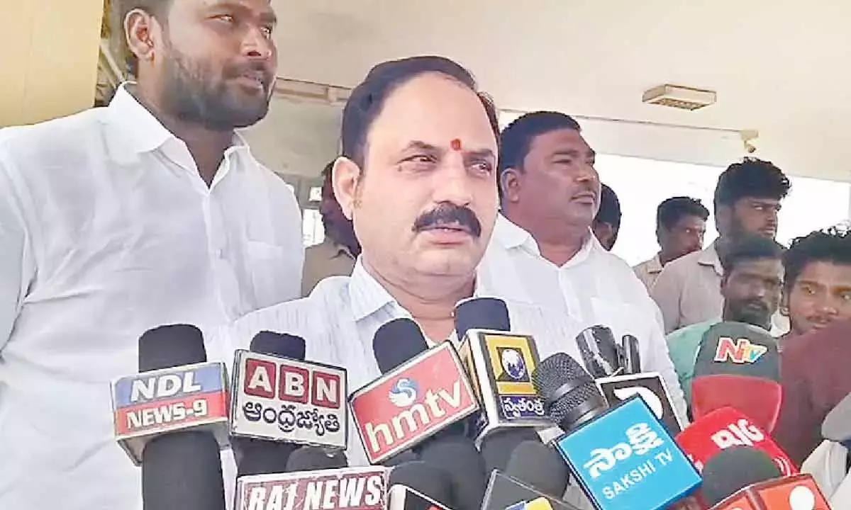 YSRCP के दो कार्यकर्ताओं के ‘अपहरण’ से बनगनपल्ले में तनाव फैल गया YSRCP के दो कार्यकर्ताओं के ‘अपहरण’ से बनगनपल्ले में तनाव फैल गया