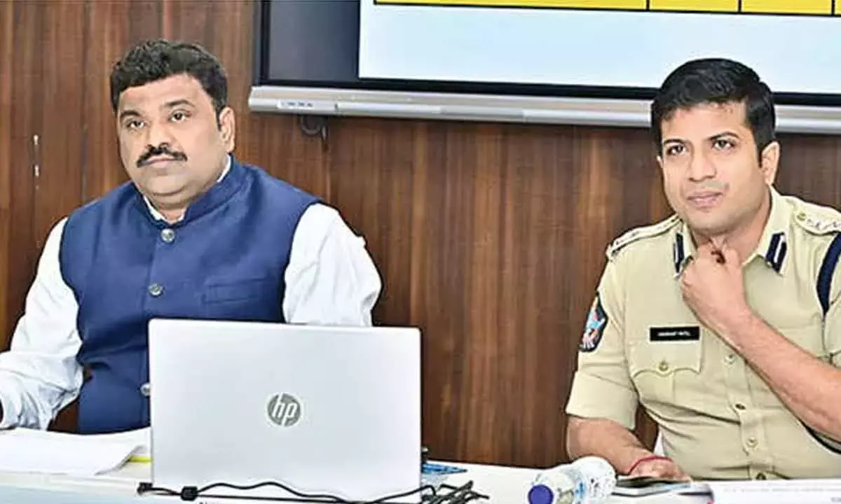 Andhra: बाबुओं से सड़क सुरक्षा और बुनियादी ढांचे के कार्यों में तेजी लाने को कहा गया