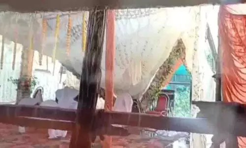 Odisha : राज्यपाल बाल-बाल बचे, मंच गिरने से बड़ा हादसा Odisha : राज्यपाल बाल-बाल बचे, मंच गिरने से बड़ा हादसा