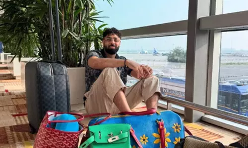 द अनफिनिश्ड टूर की तैयारी में बादशाह, ढेरों बैग्स के साथ एयरपोर्ट पर आए नजर द अनफिनिश्ड टूर की तैयारी में बादशाह, ढेरों बैग्स के साथ एयरपोर्ट पर आए नजर