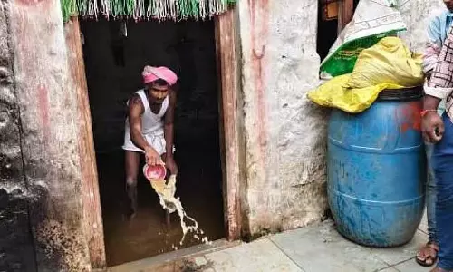 Wadagera : बारिश और सीवेज का पानी घरों में घुसा