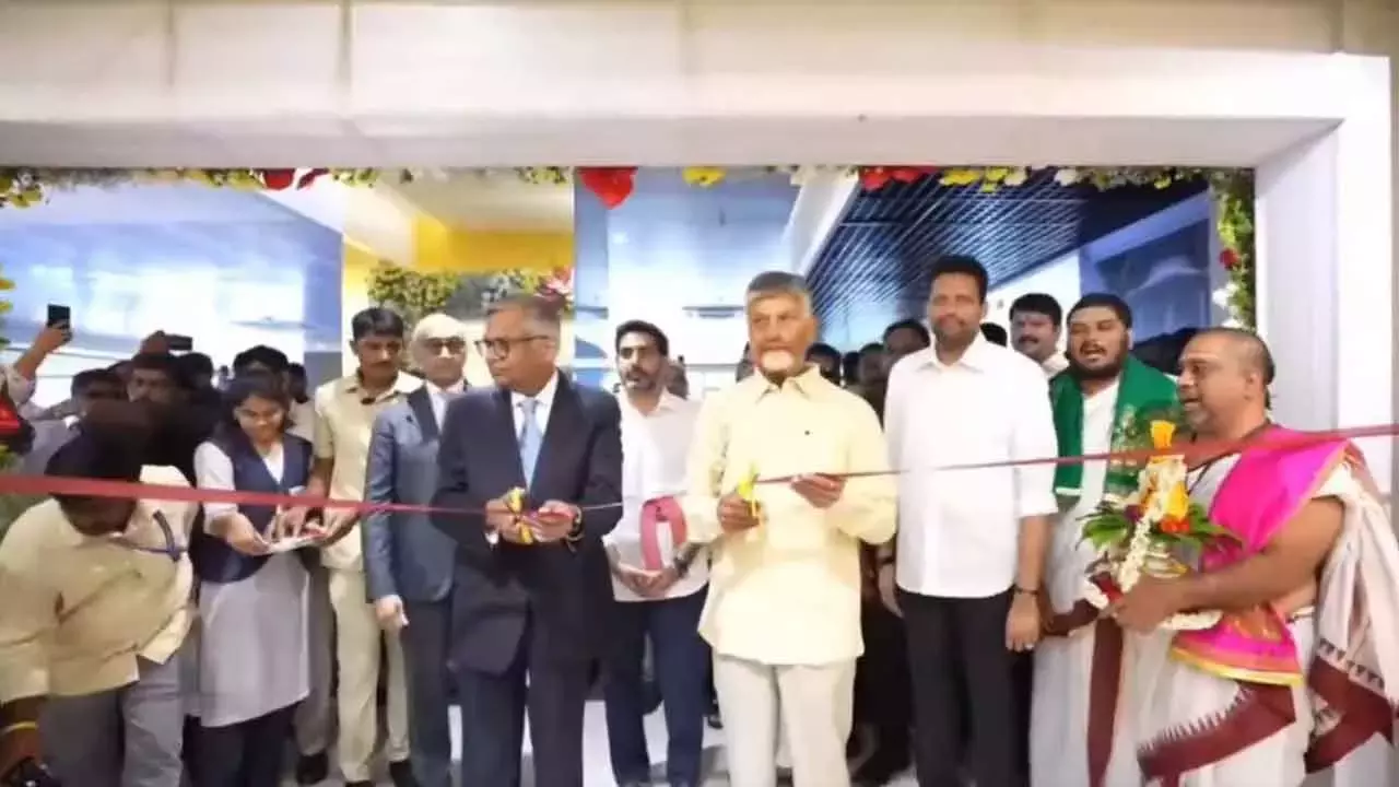 CM और लोकेश ने मंगलागिरी में रतन टाटा इनोवेशन हब का उद्घाटन किया CM और लोकेश ने मंगलागिरी में रतन टाटा इनोवेशन हब का उद्घाटन किया