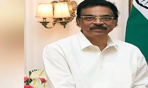 Bhadrak में राज्यपाल के कार्यक्रम के बाद मंच गिरा Bhadrak में राज्यपाल के कार्यक्रम के बाद मंच गिरा