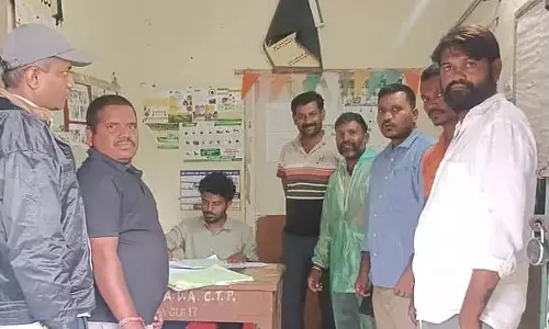 Karnataka : किसान फसल बीमा सहायता की उम्मीद कर रहे हैं
