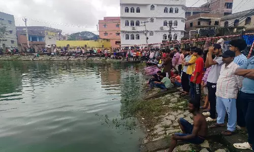 Ranchi: छोटा तालाब में युवक डूबा, NDRF की मांग पर सड़क जाम