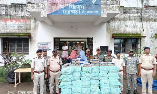 Chaibasa: 7 लाख की अवैध कफ सीरप के साथ 3 गिरफ्तार