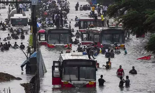 Thane: आईएमडी ने रेड अलर्ट जारी किया