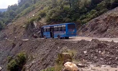 18 दिन बाद, Chauri-Laharu लिंक रोड पर भारी वाहनों का परिचालन फिर से शुरू