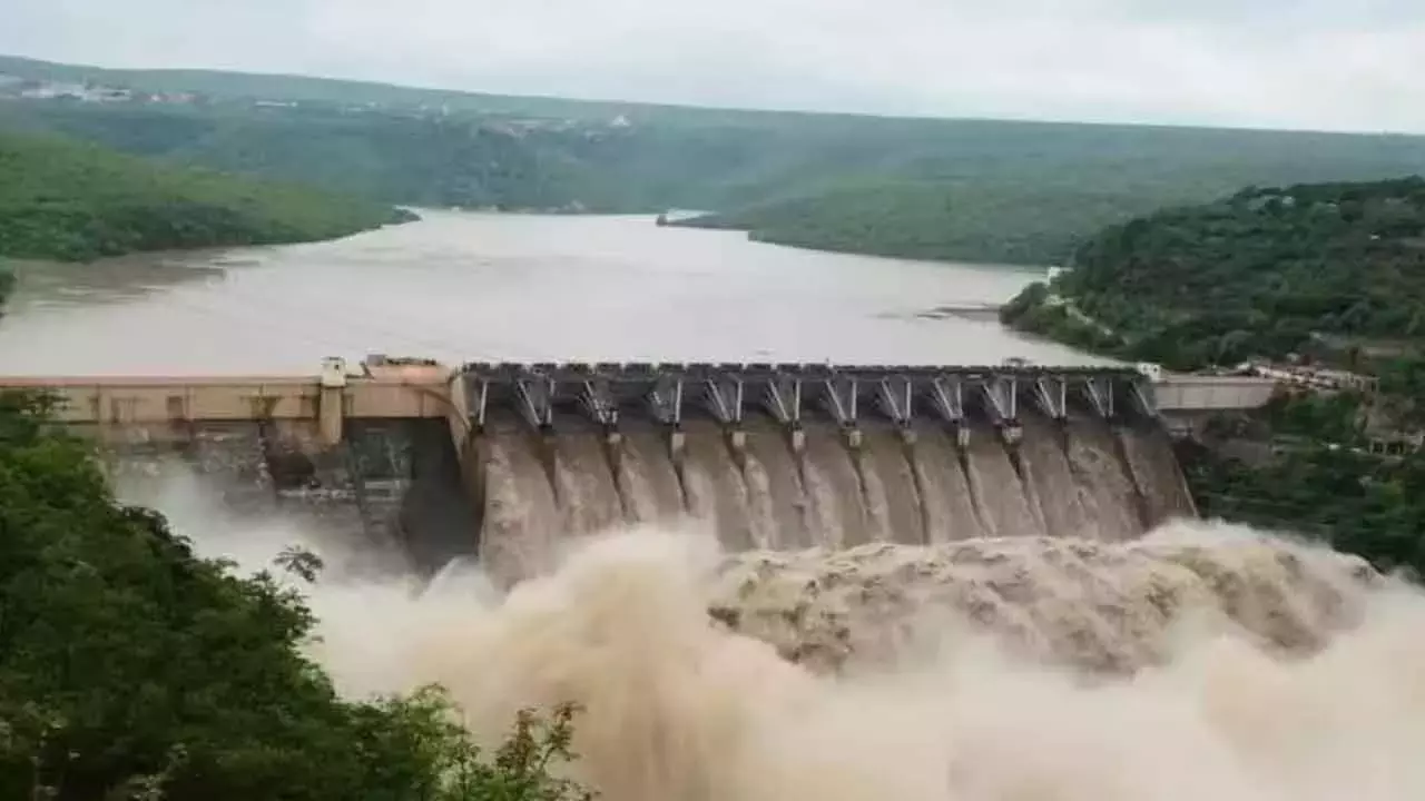 लगातार बारिश के बीच आंध्र प्रदेश और तेलंगाना में भीषण बाढ़, सिंचाई परियोजनाएं ओवरफ्लो