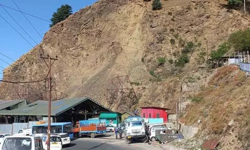 Shimla-Mandi मार्ग हल्के वाहनों के लिए फिर से खोला गया Shimla-Mandi मार्ग हल्के वाहनों के लिए फिर से खोला गया