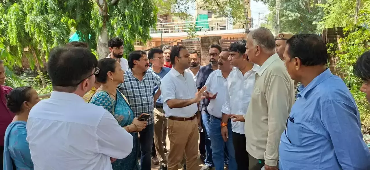 Faridabad: स्टॉर्म वाटर लाइन पर अतिक्रमण को तुरंत खाली करने का निर्देश