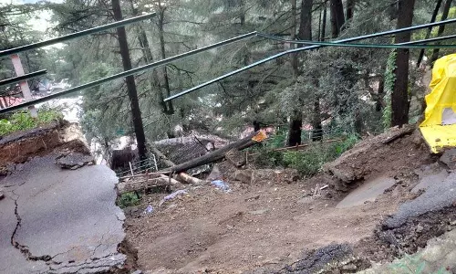 Shimla में भारी भूस्खलन के बाद 40 लोगों को निकाला गया, मंत्री का घर खतरे में