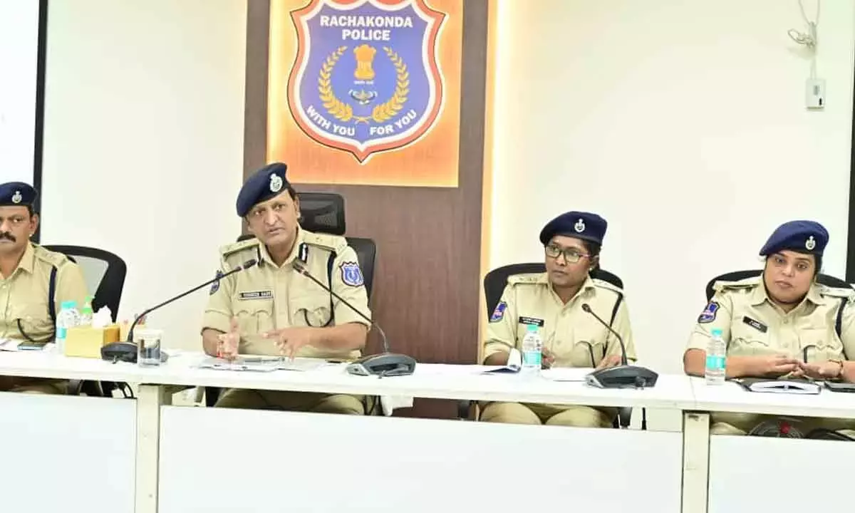 Telangana: साइबर अपराध से निपटने के लिए राचकोंडा में बैंकरों की बैठक आयोजित Telangana: साइबर अपराध से निपटने के लिए राचकोंडा में बैंकरों की बैठक आयोजित