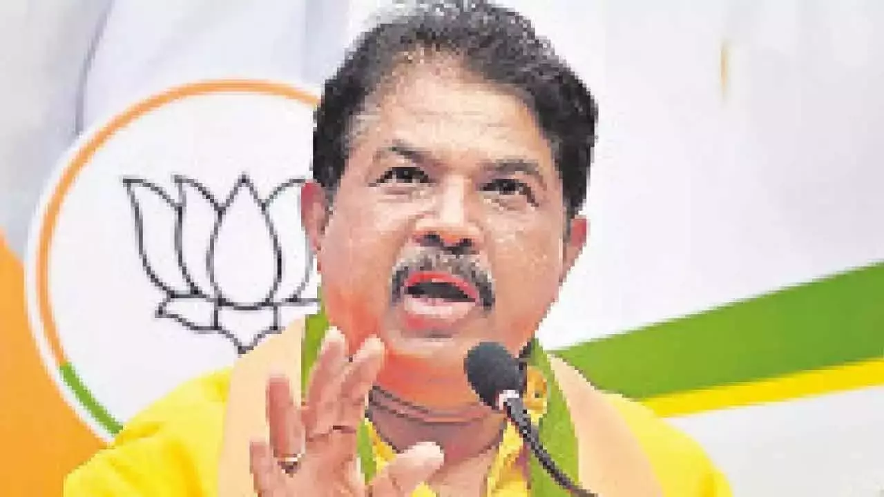 Karnataka: गड्ढों से भरी सड़कों को लेकर विपक्ष ने कांग्रेस की आलोचना की Karnataka: गड्ढों से भरी सड़कों को लेकर विपक्ष ने कांग्रेस की आलोचना की