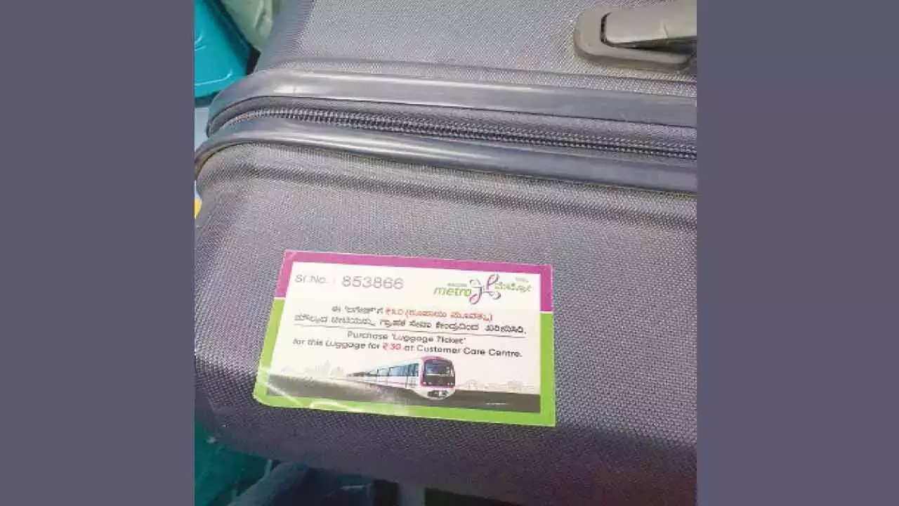 Karnataka: बेंगलुरु मेट्रो ने बड़े बैग के लिए 30 रुपये का शुल्क लगाया