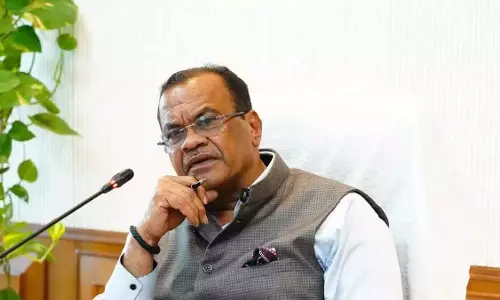 Minister  कोमती रेड्डी ने तेलंगाना में भारी बारिश से सड़कों को हुए नुकसान पर बात की