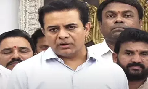 कांग्रेस सरकार को पुलिस तैनात करके खाद क्यों बांटनी पड़ी? : KTR कांग्रेस सरकार को पुलिस तैनात करके खाद क्यों बांटनी पड़ी? : KTR