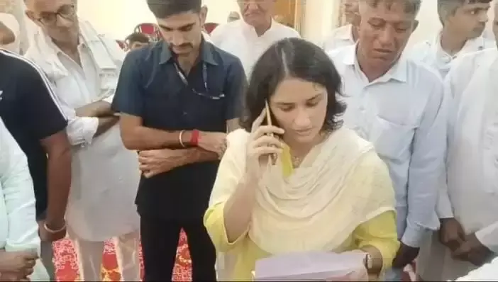 Jind: कार्यकर्ताओं के बीच पहुंची विनेश फौगाट, दिया आश्वासन