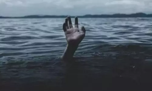 तालाब में डूबने से छह बच्चों की मौत, गांव में शोक की लहर तालाब में डूबने से छह बच्चों की मौत, गांव में शोक की लहर