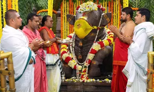 Srisailam मंदिर में नंदीश्वर स्वामी की विशेष प्रार्थना Srisailam मंदिर में नंदीश्वर स्वामी की विशेष प्रार्थना